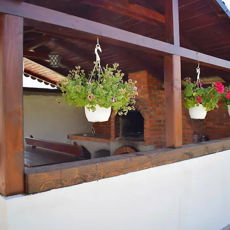Antonia Lodge *